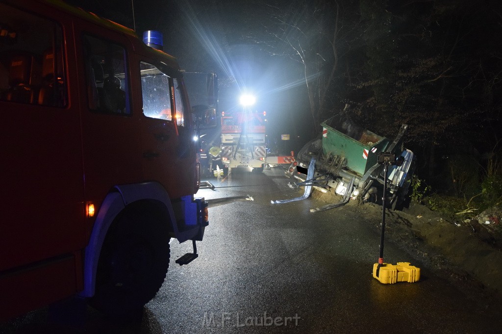 Container LKW umgestuerzt Koeln Brueck Bruecker- Dellbruecker Mauspfad P410.JPG - Miklos Laubert